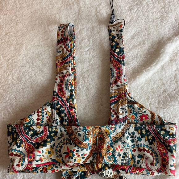 NWT Zaful floral bikini top - Picture 3 of 5